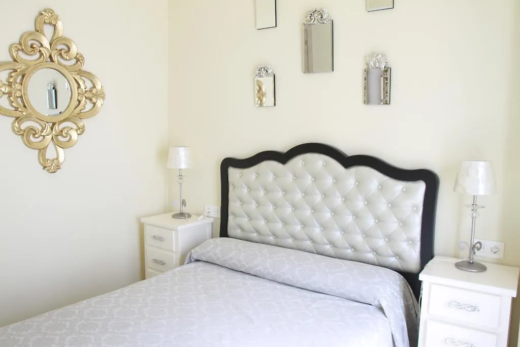 Hostal Flor De Lis- Lojo-1